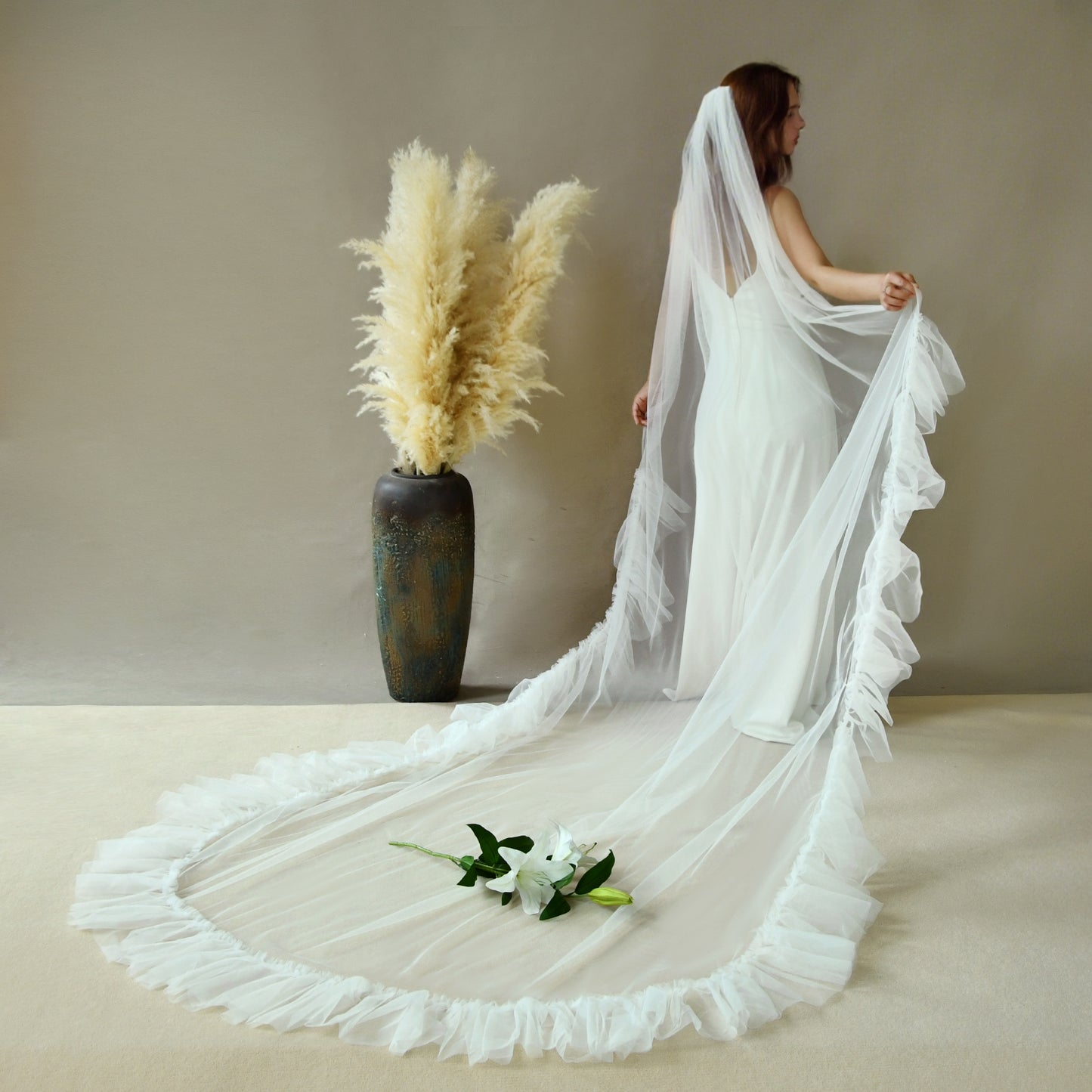 BRIDELLA BV181 Simple Style Single Layer Long Trailing Veil With Ruffle Shape Bridal Wedding Veil Outdoor Lawn Photography Props