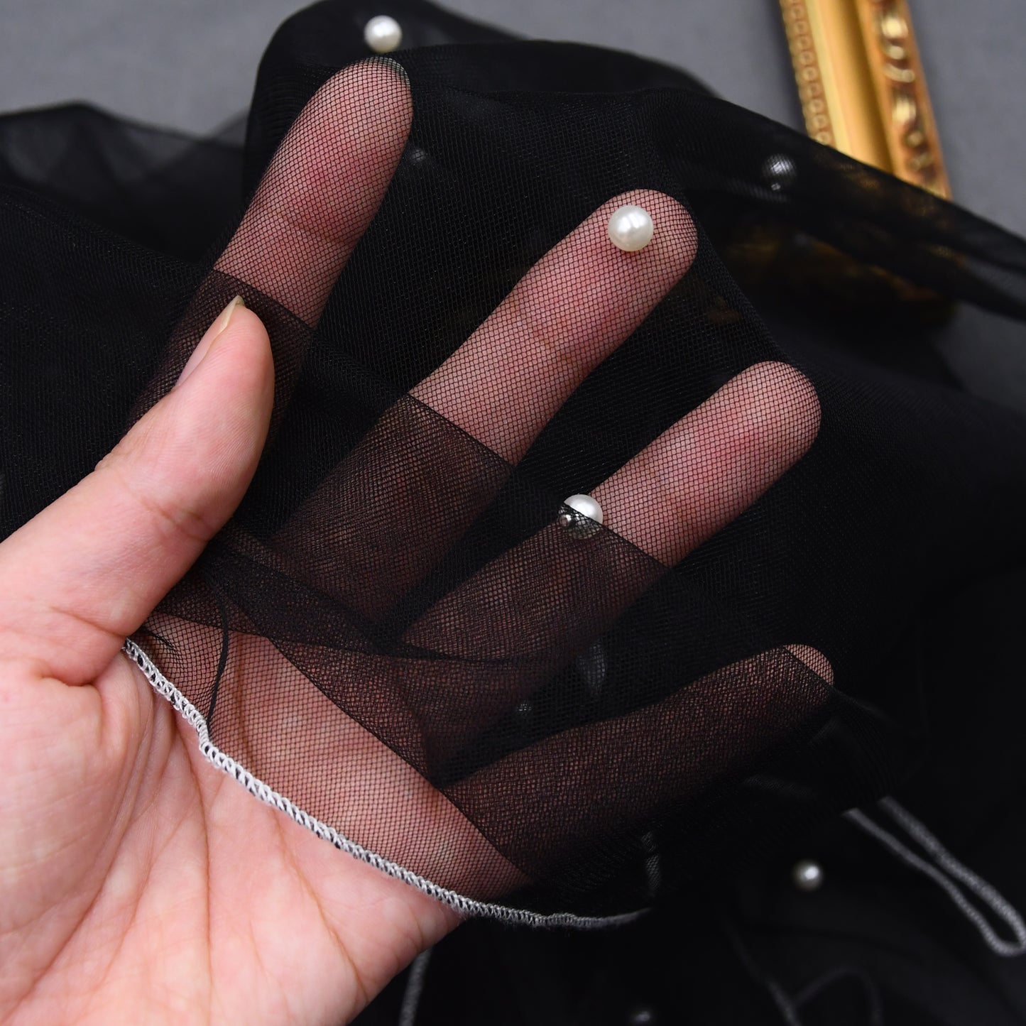 VG91-B black pearl mesh shawl