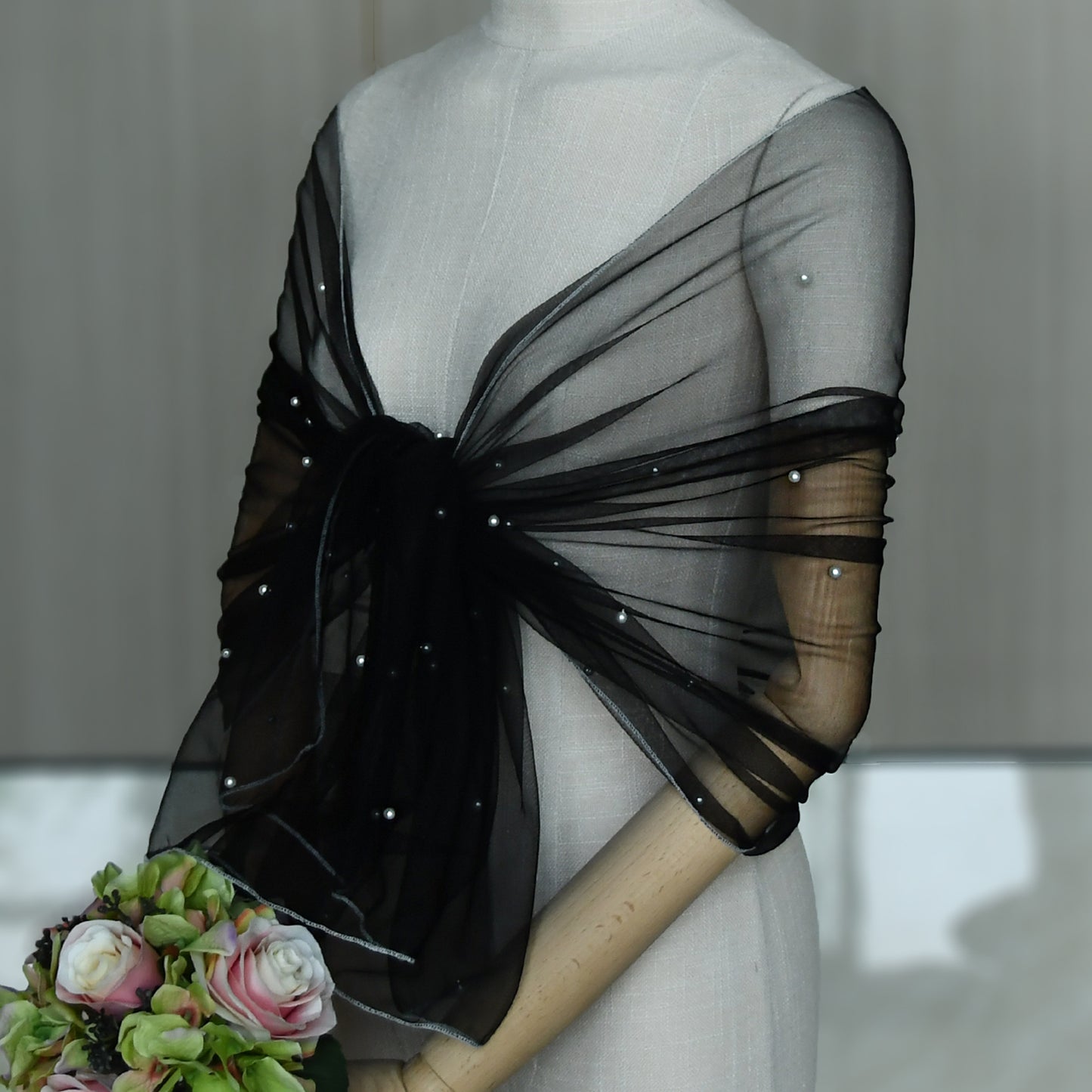 VG91-B black pearl mesh shawl