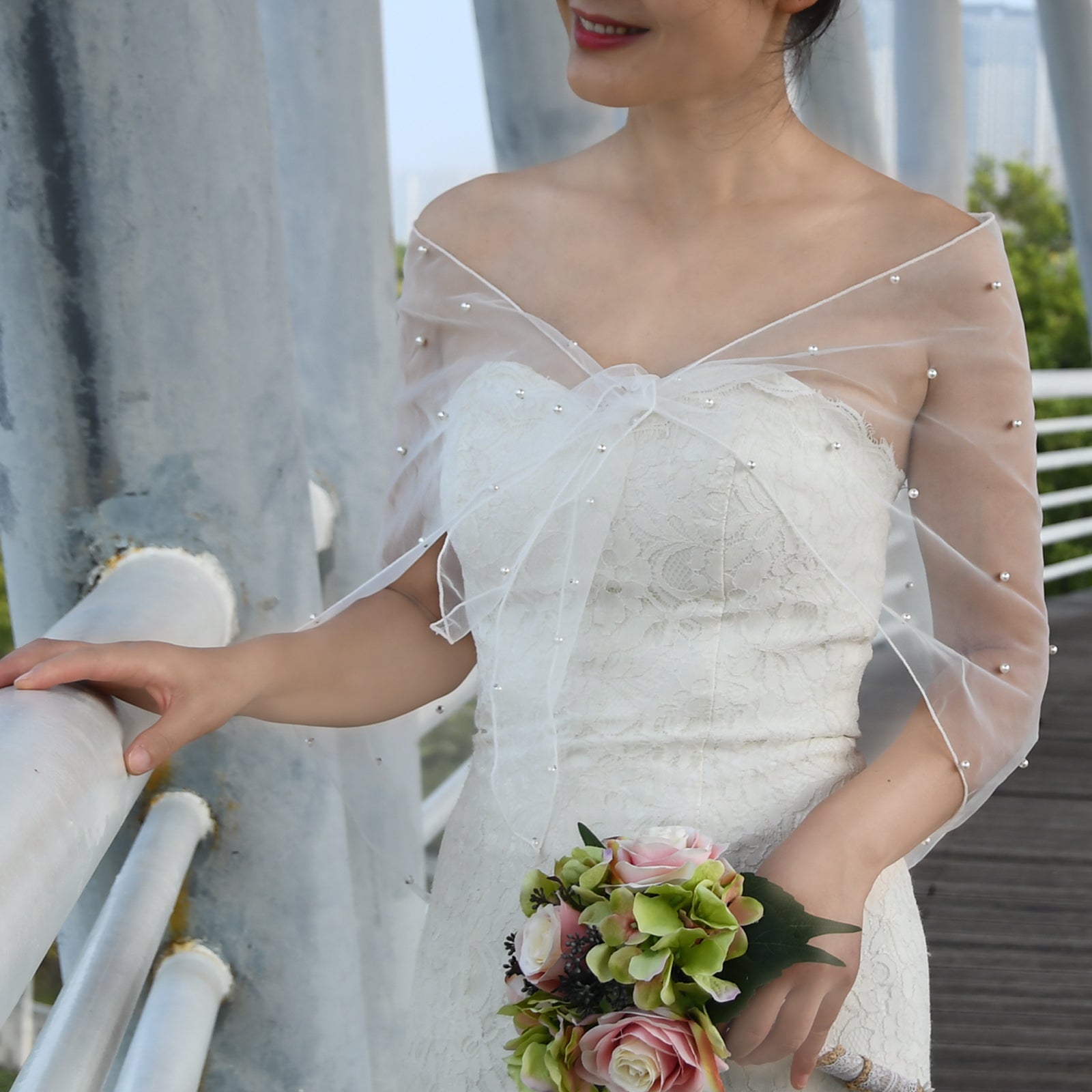 VG86-I white pearl mesh shawl