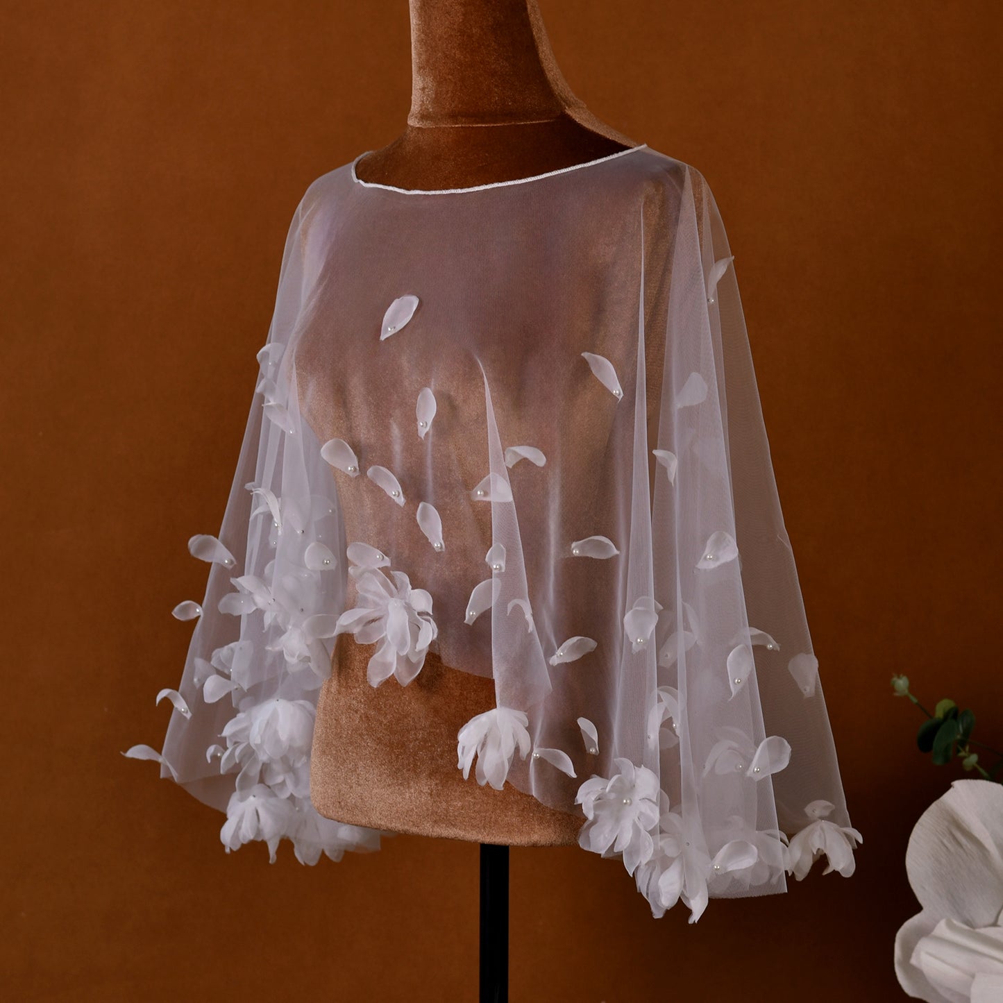 MG35-I white pearl mesh shawl