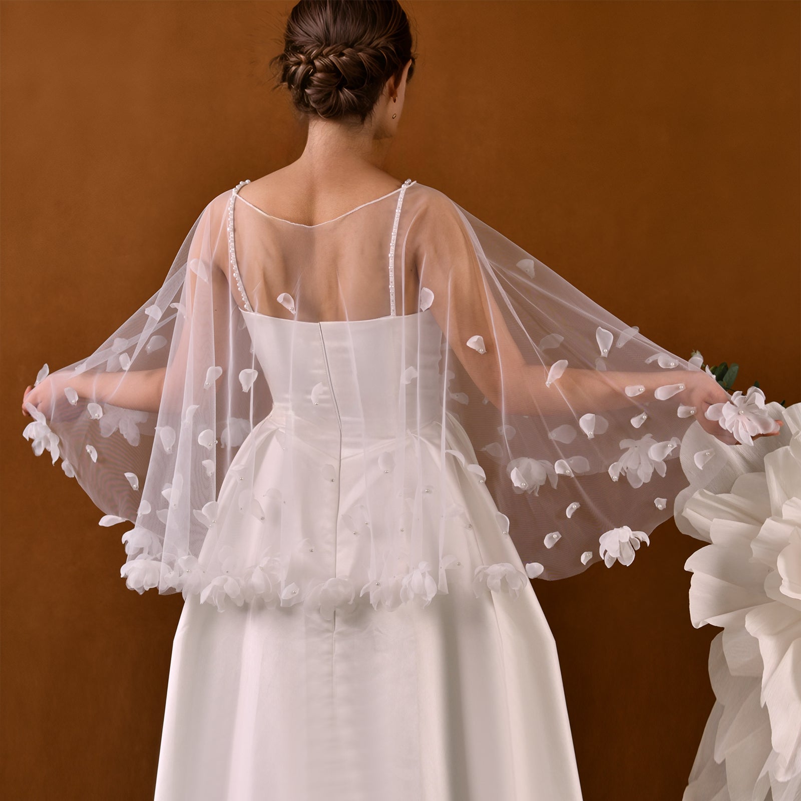 MG35-I white pearl mesh shawl