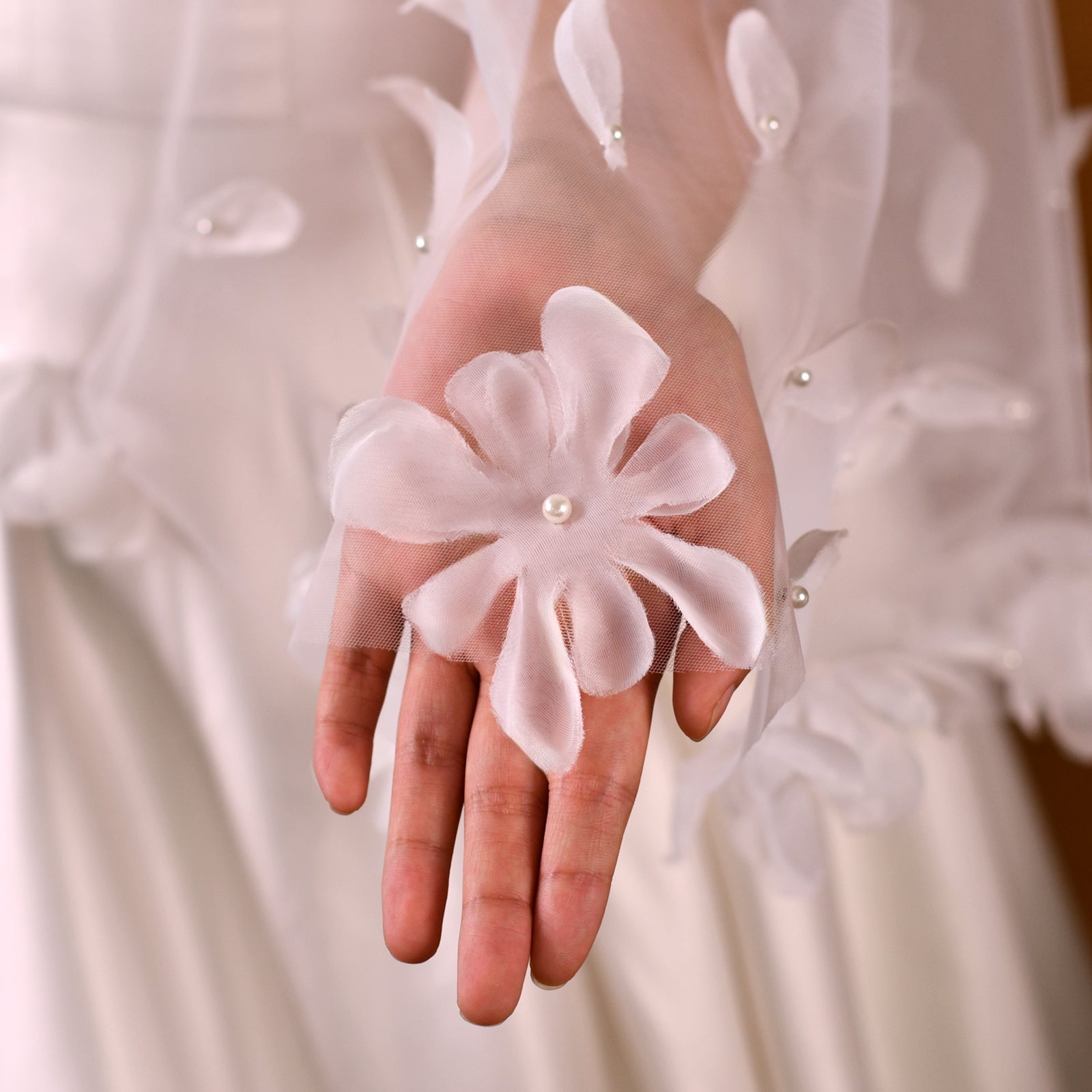 MG35-I white pearl mesh shawl