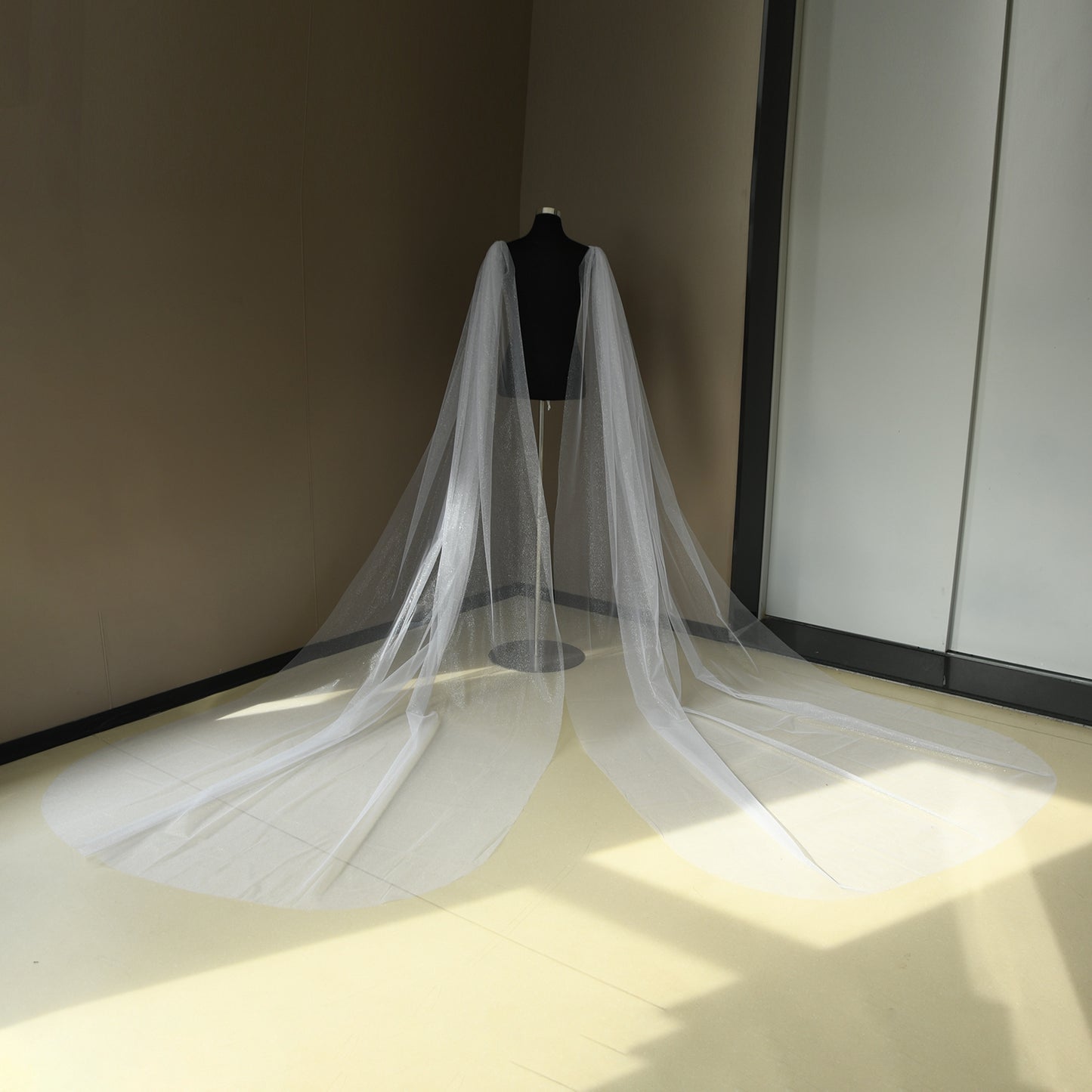 VG52-XI white mesh shawl