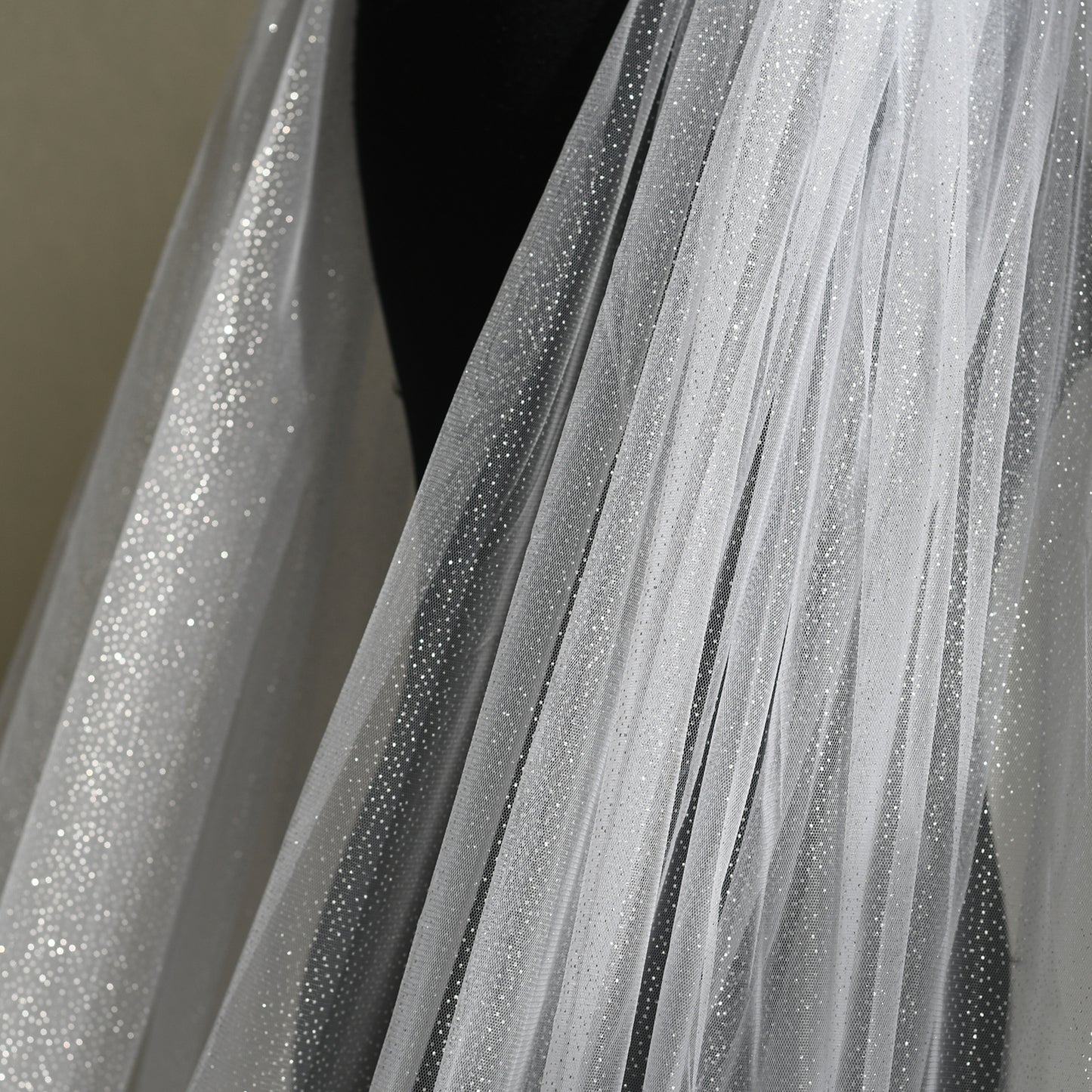 VG52-XI white mesh shawl