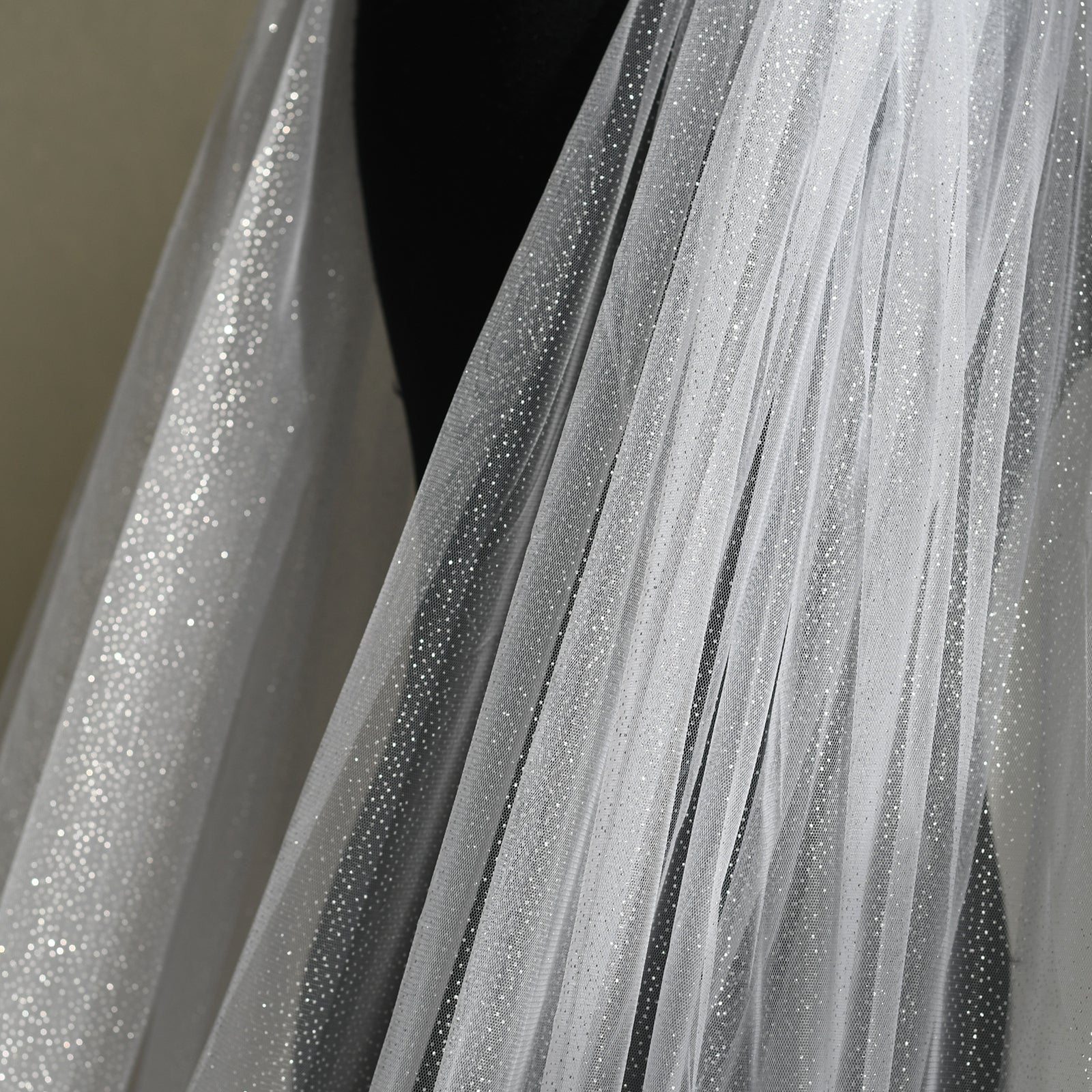 VG52-XI white mesh shawl