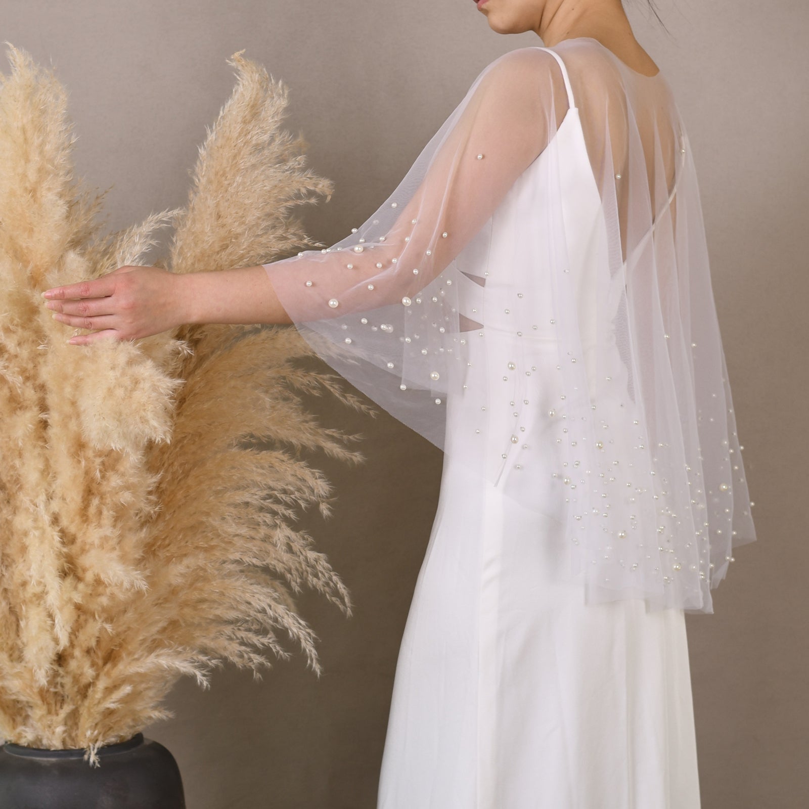 VG27A-I white pearl mesh shawl