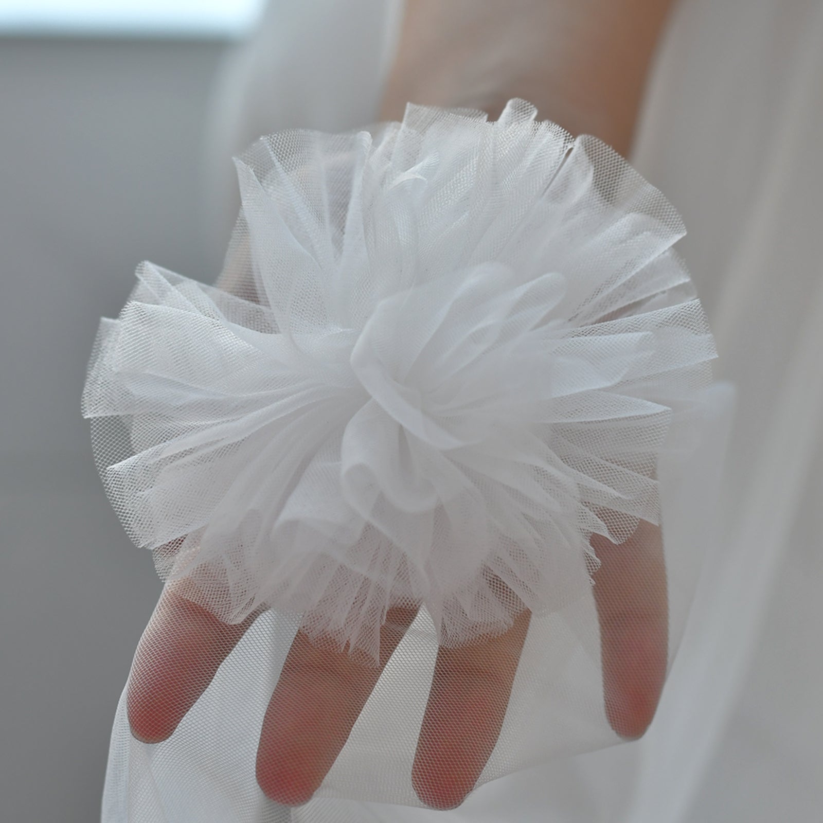 M64-I ivory mesh flower veil