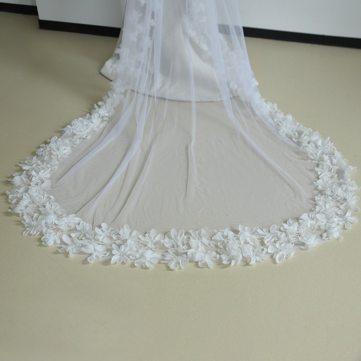 M97-WN1.5 ivory mesh flower hair comb