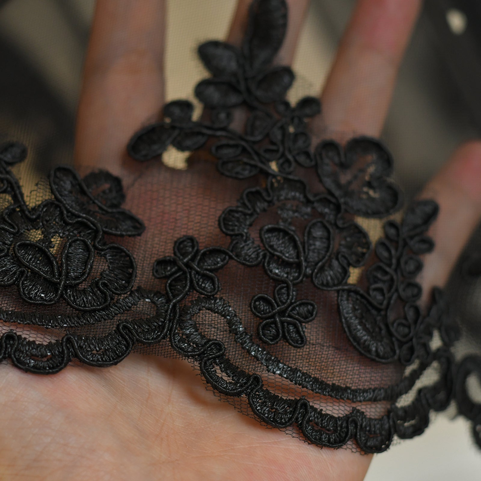 MG08 black mesh veil