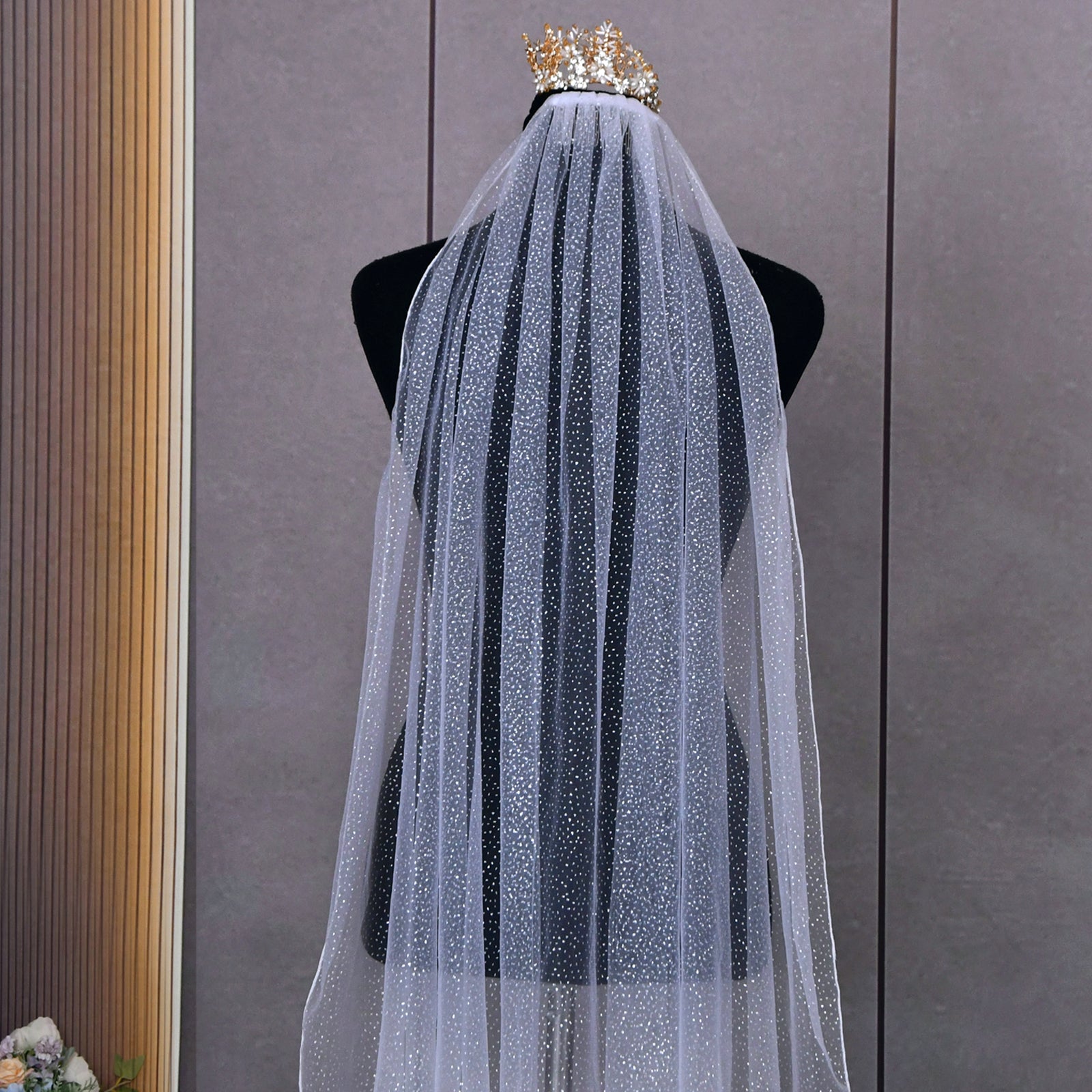 V100-WY1 white mesh veil