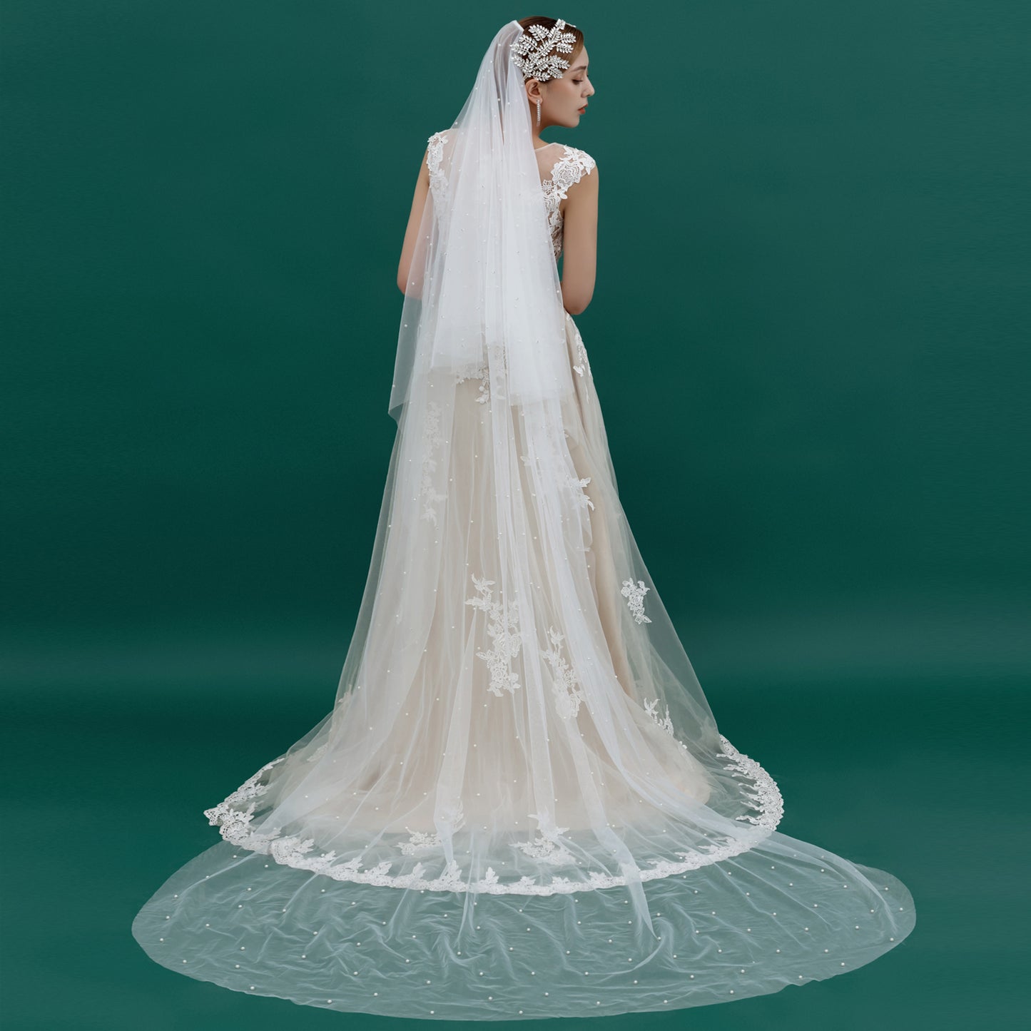 V114-IY2.5 white mesh veil