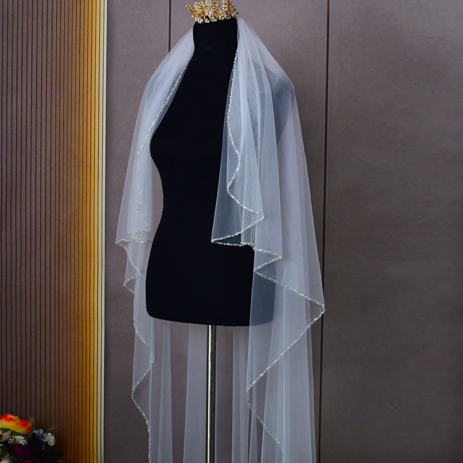 V132-IY1.5 white mesh veil