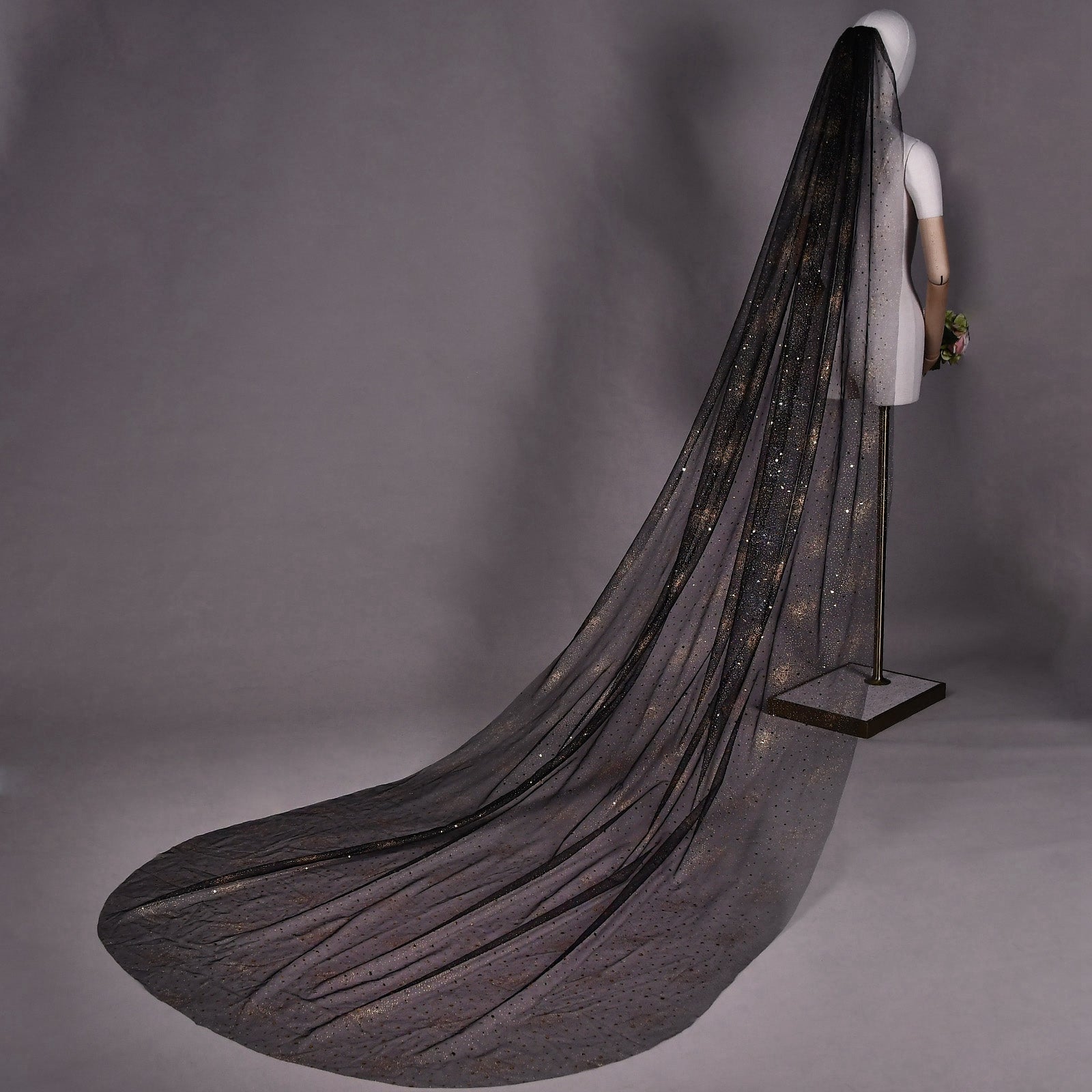 V220-Y3 black mesh veil