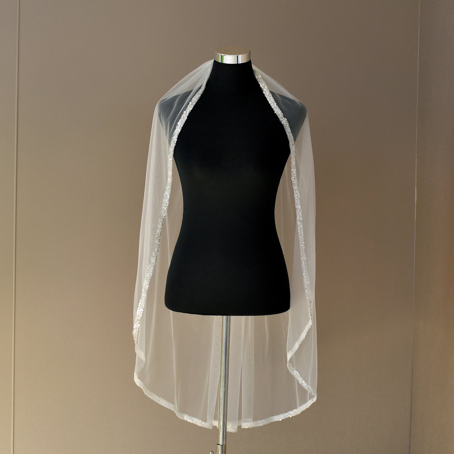 V282-IY1 white mesh veil