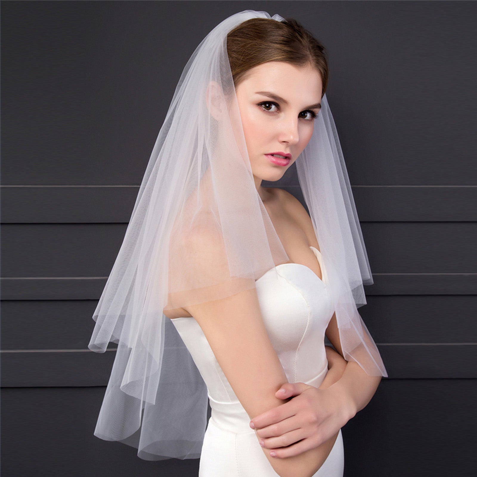V28 white mesh veil