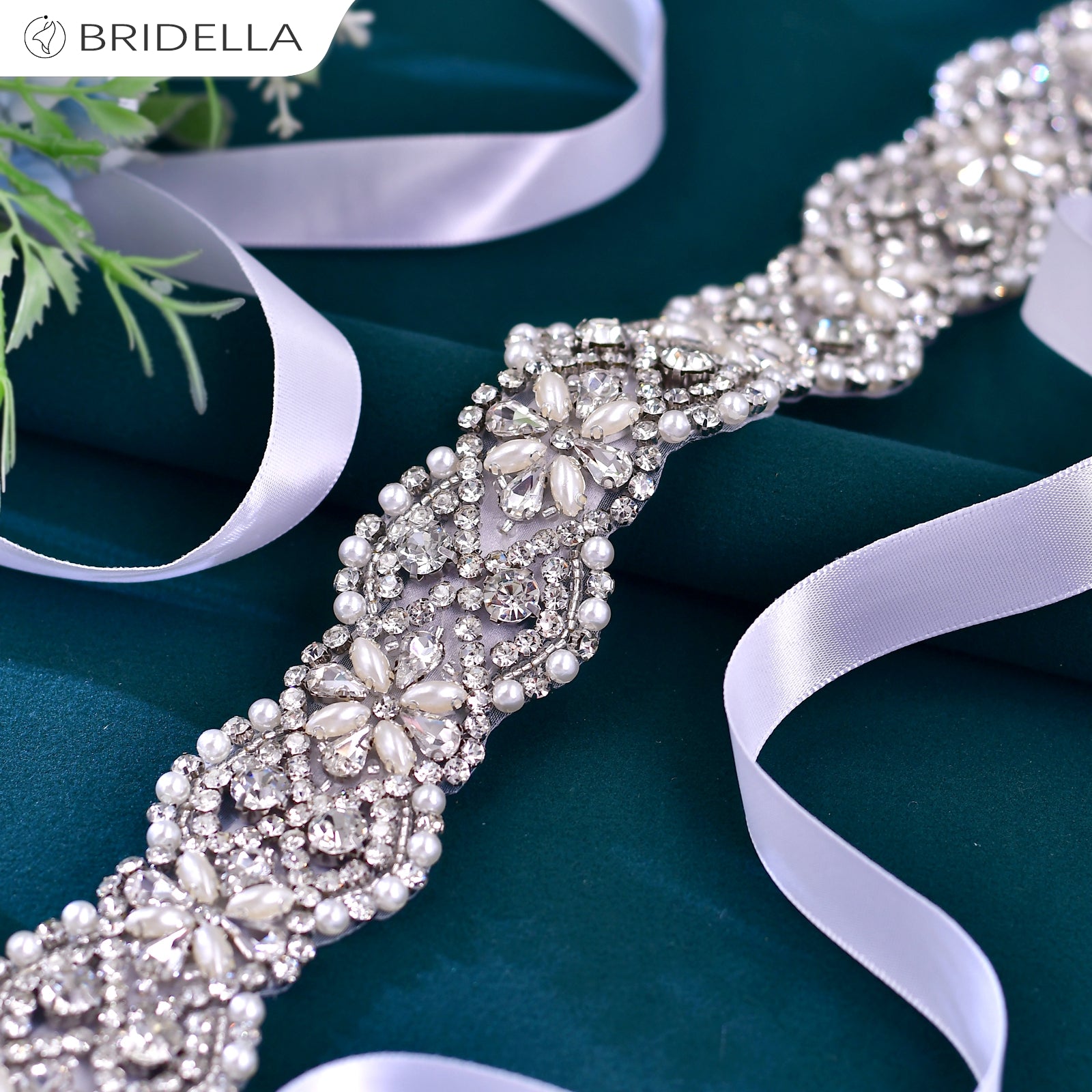 BS153 white rhinestone pearl belt