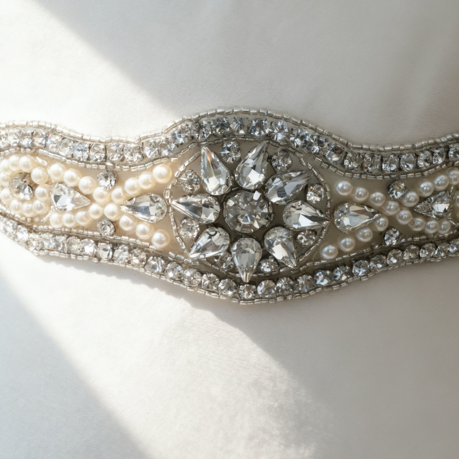 BS18 white rhinestone pearl belt