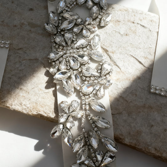 BS283-Off white red rhinestone belt