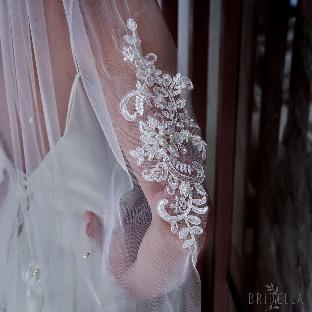 M33-W ivory lace mesh hair comb