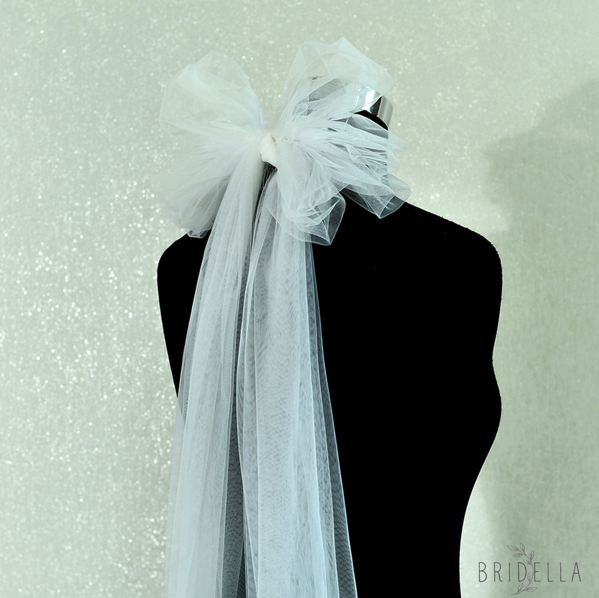 M111-I ivory mesh veil