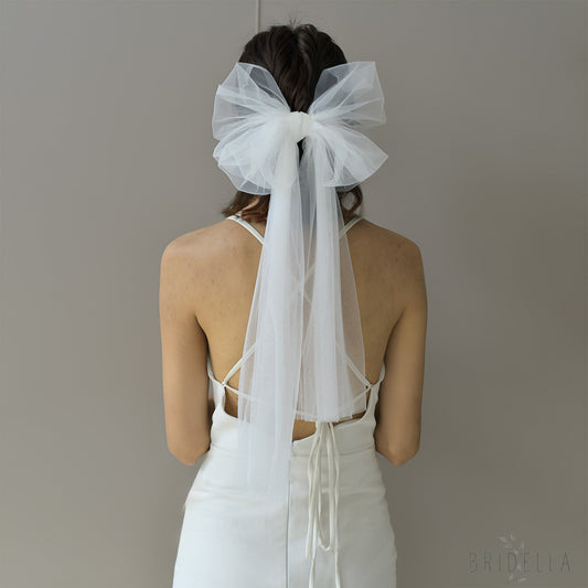 M111-I ivory mesh veil