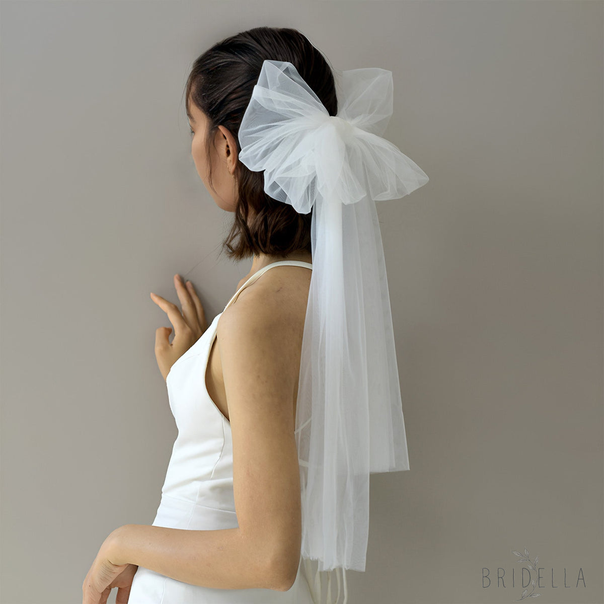 M111-I ivory mesh veil