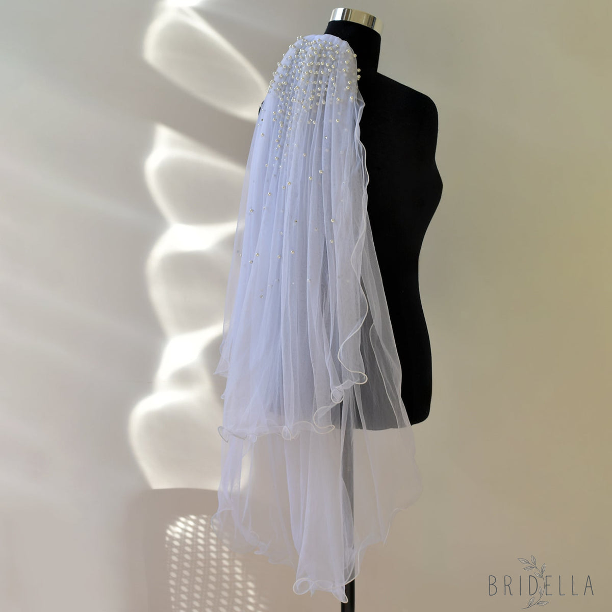 M32-W ivory pearl mesh veil