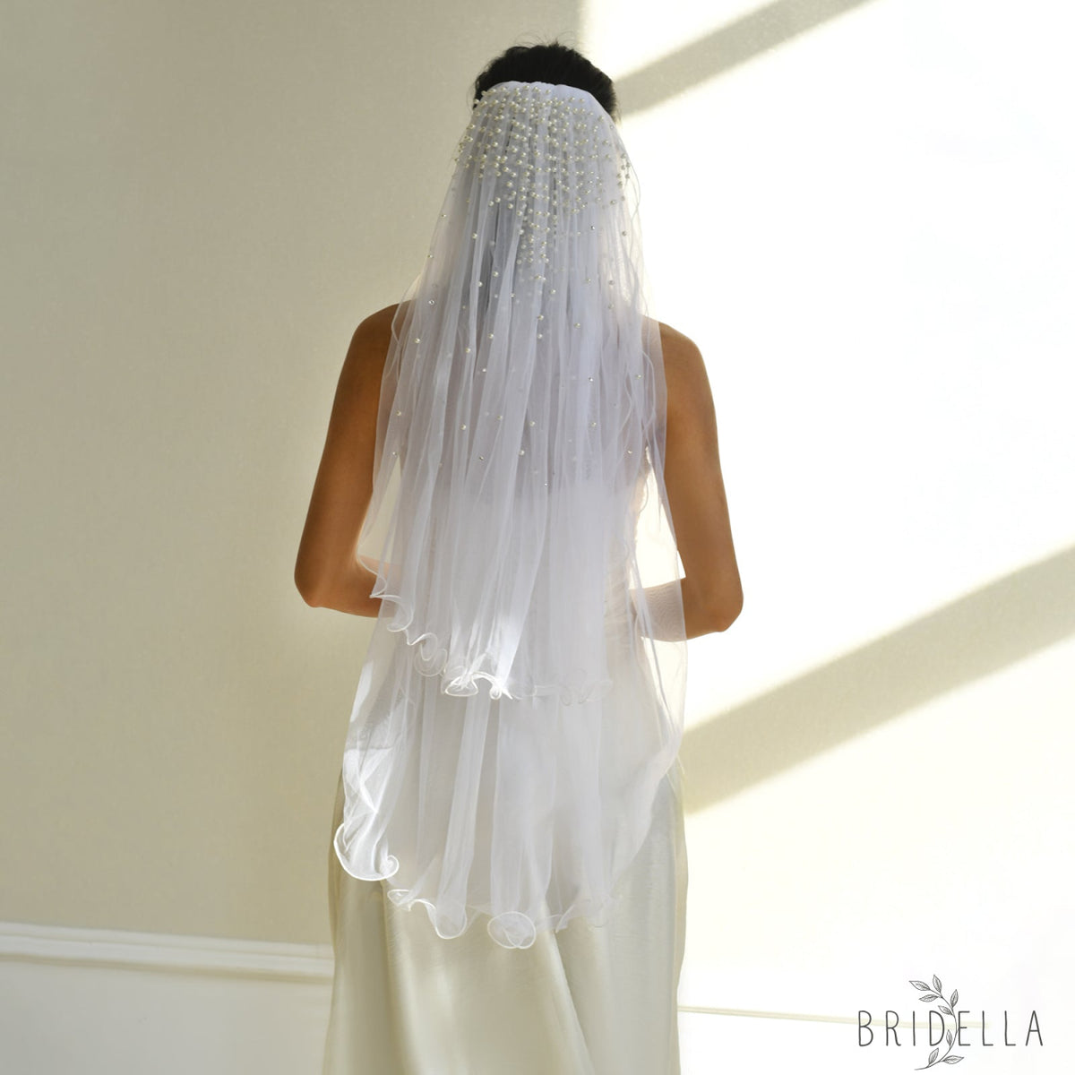 M32-W ivory pearl mesh veil