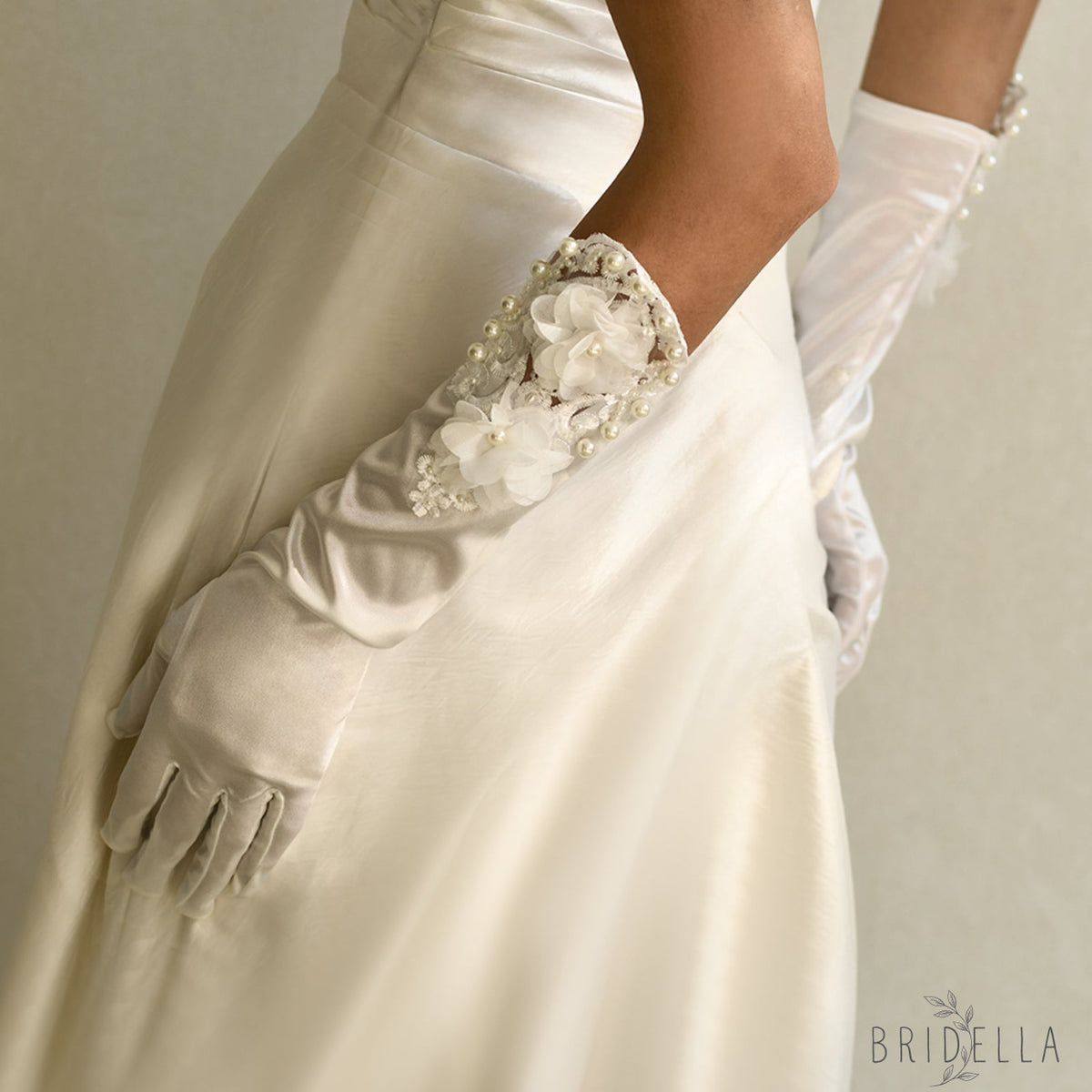 MM09 red pearl satin gloves