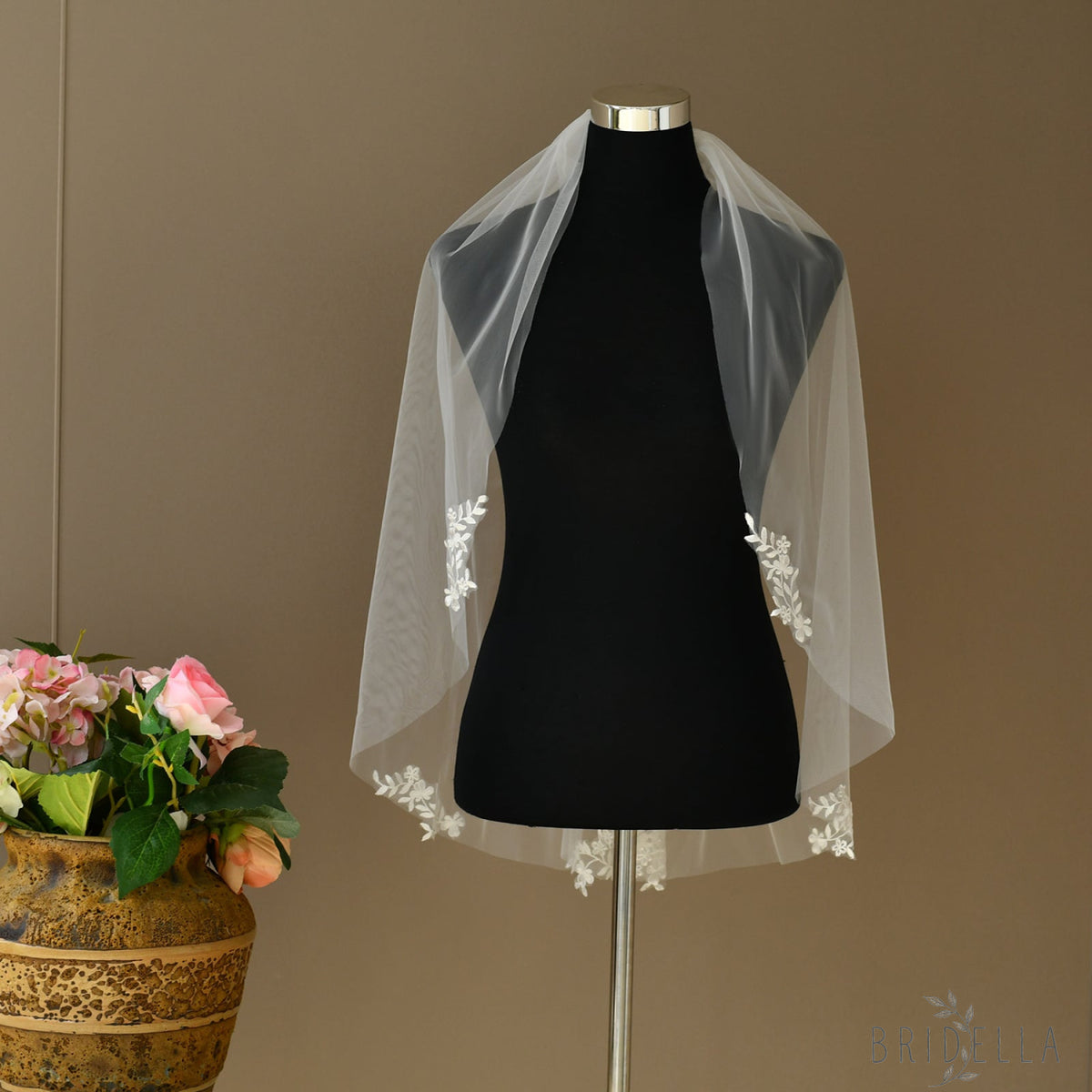V104-I white lace mesh hair comb