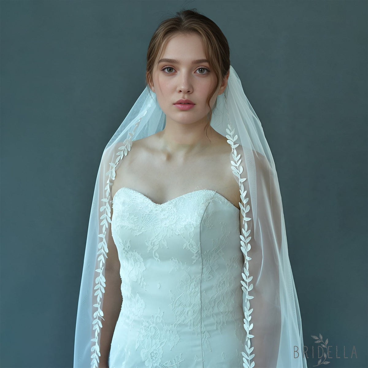V142-WY2.5 white lace mesh veil