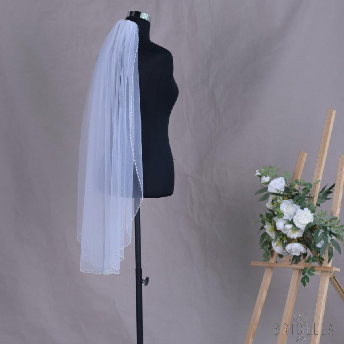 V189-WY1 white mesh veil