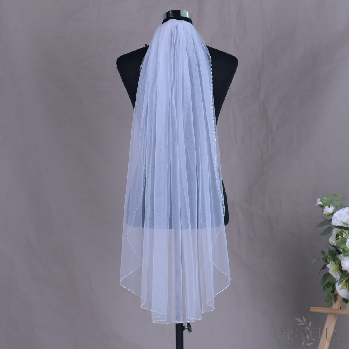 V189-WY1 white mesh veil