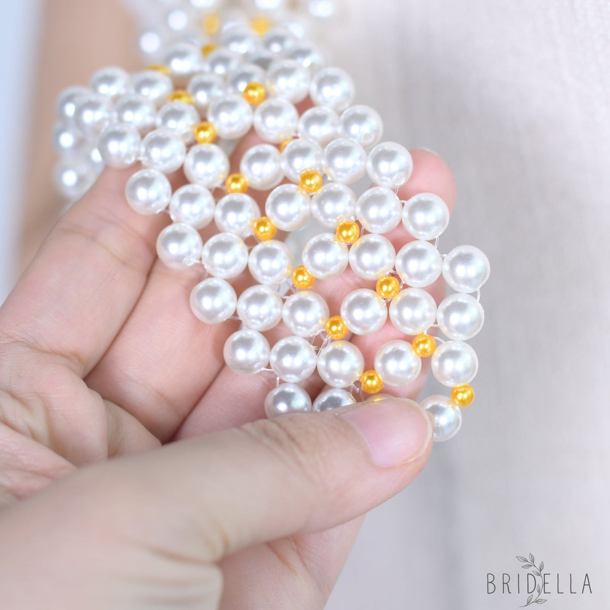 VG98 white pearl shawl