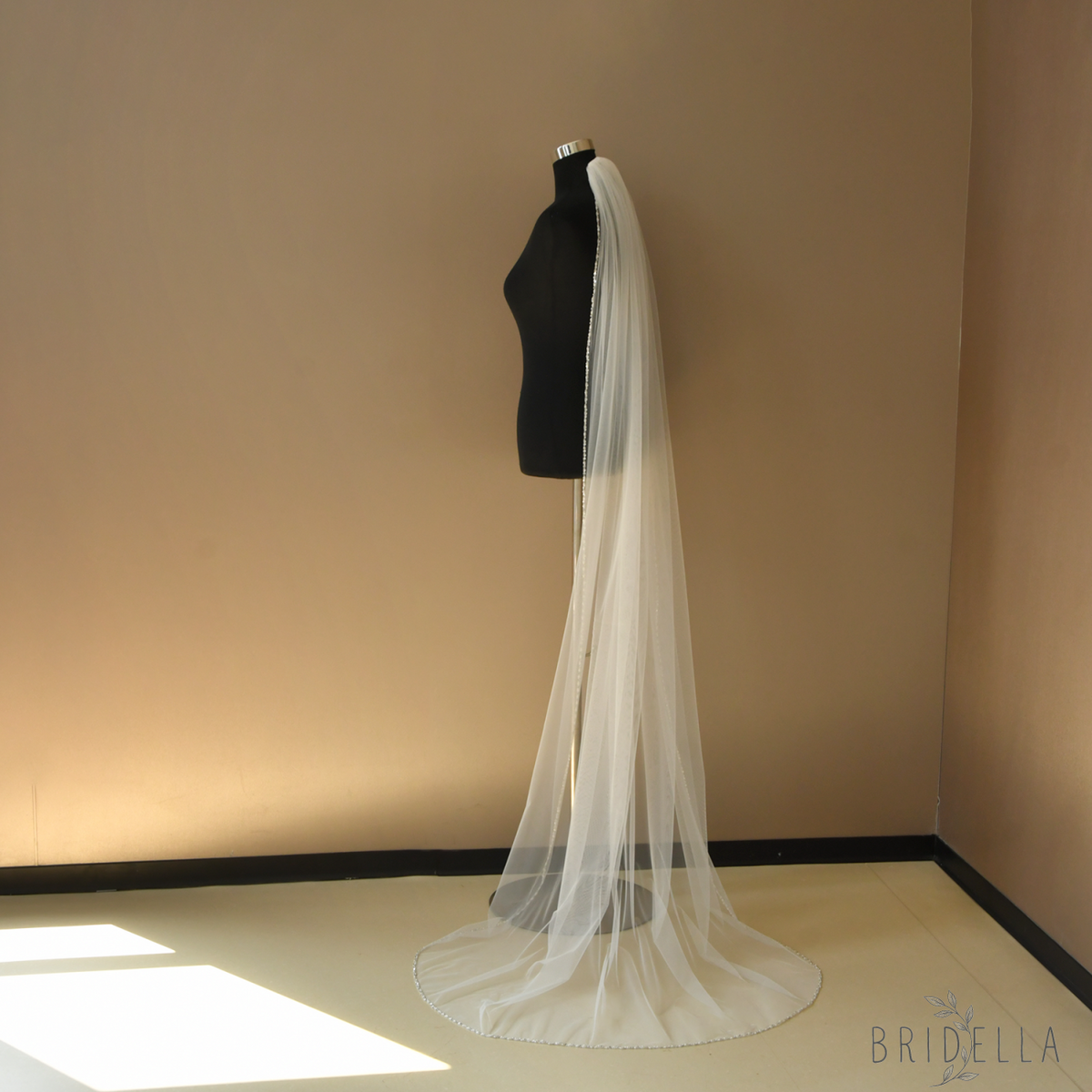 V136-IY2 white pearl mesh hair comb