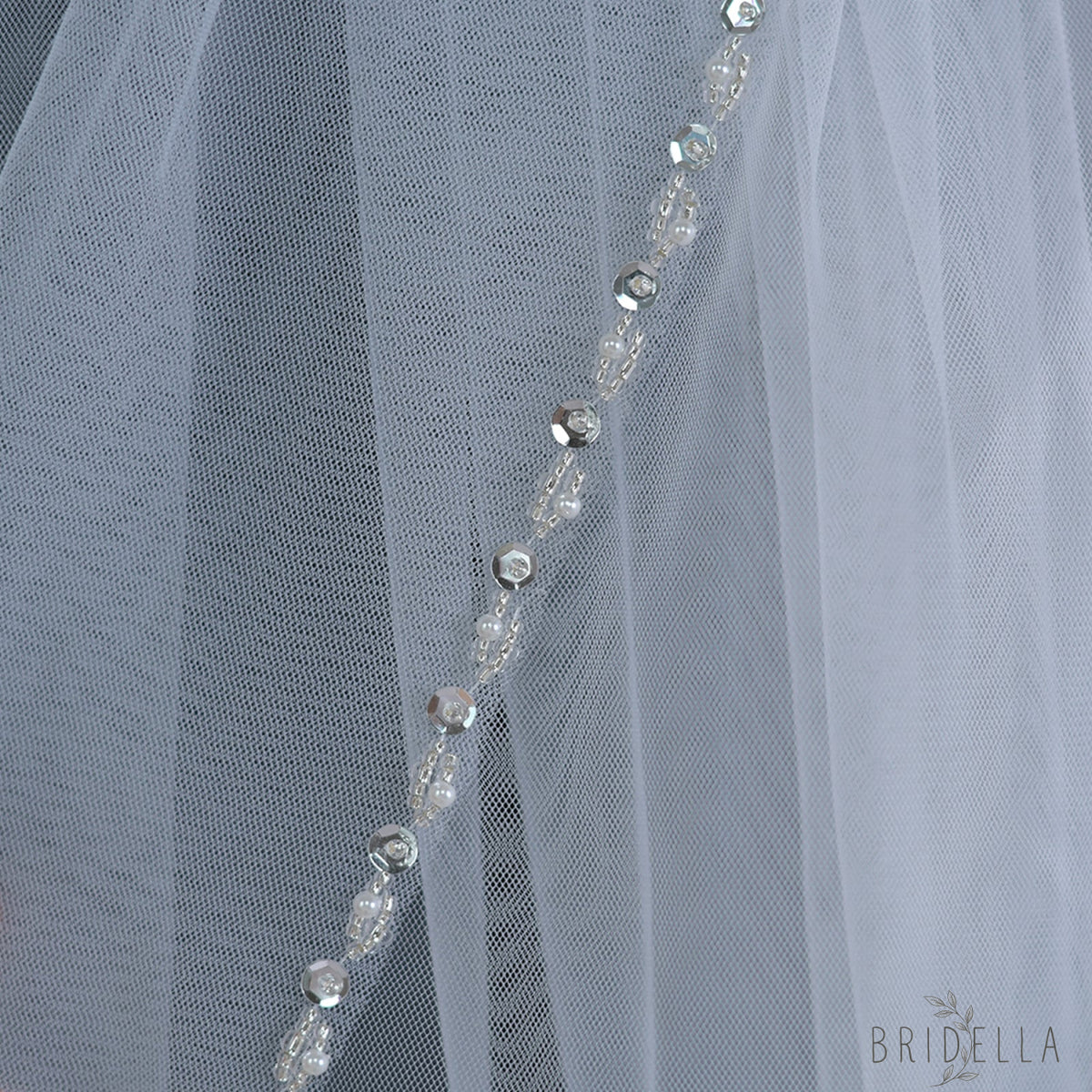 V136-IY2 white pearl mesh hair comb
