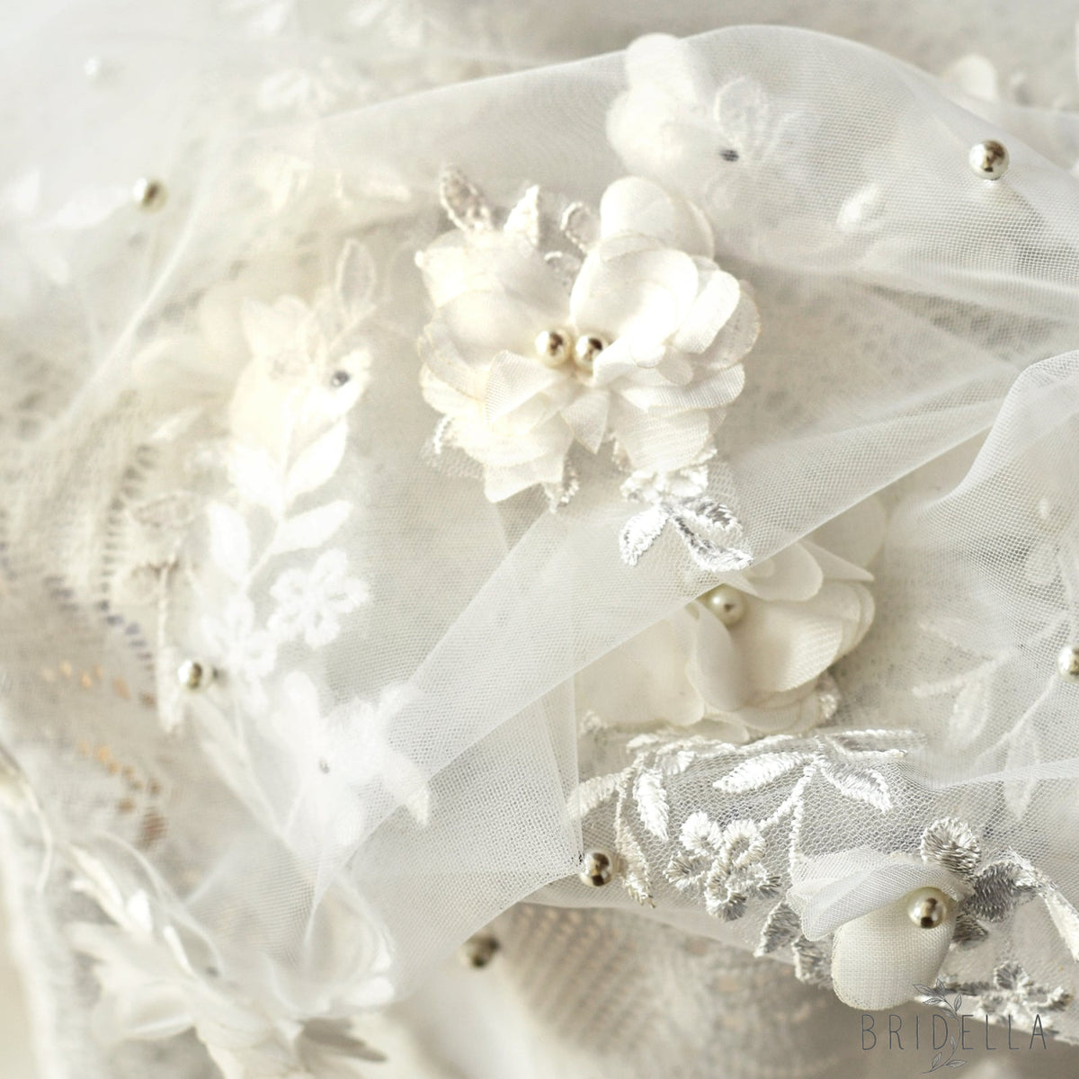 V52-WM2 white pearl mesh hair comb