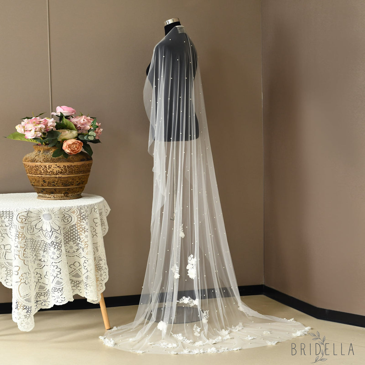 V52-WM2 white pearl mesh hair comb