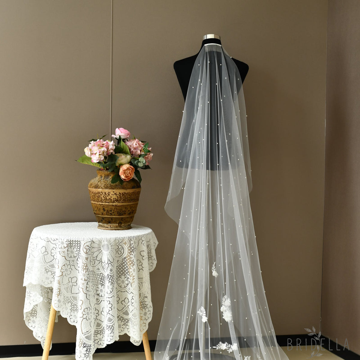 V52-WM2 white pearl mesh hair comb