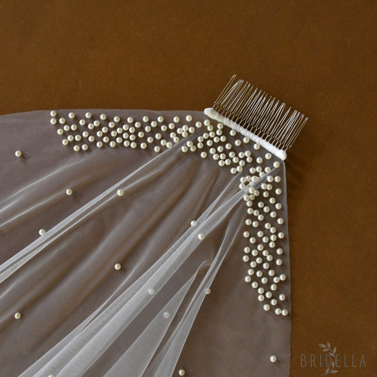 V172-IY1 white pearl mesh veil
