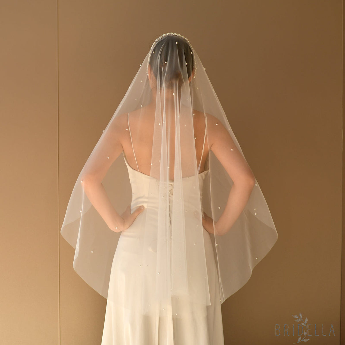 V172-IY1 white pearl mesh veil