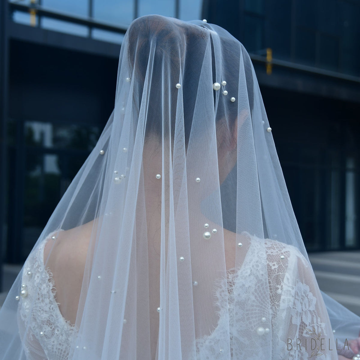 V186-WY2 white pearl mesh veil