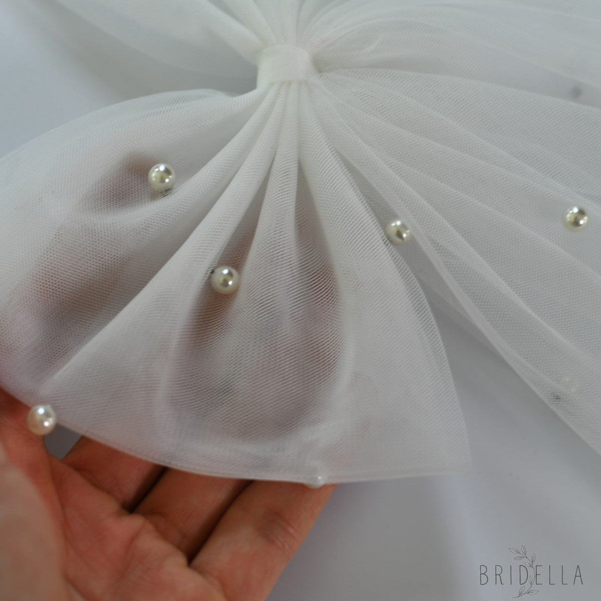V04A-I white pearl mesh veil