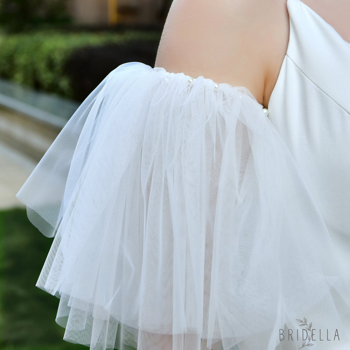 VG82-I white pearl mesh shawl
