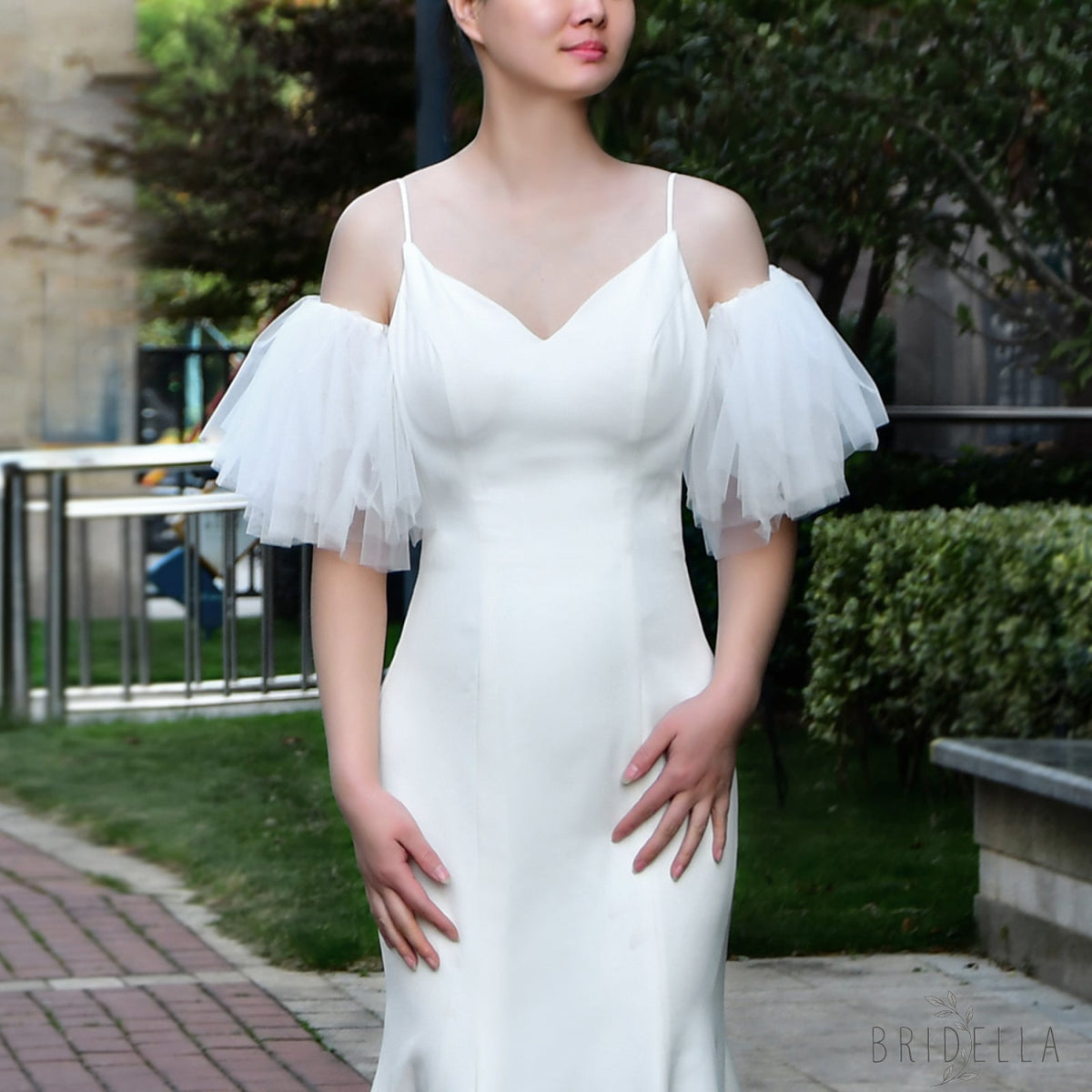 VG82-I white pearl mesh shawl